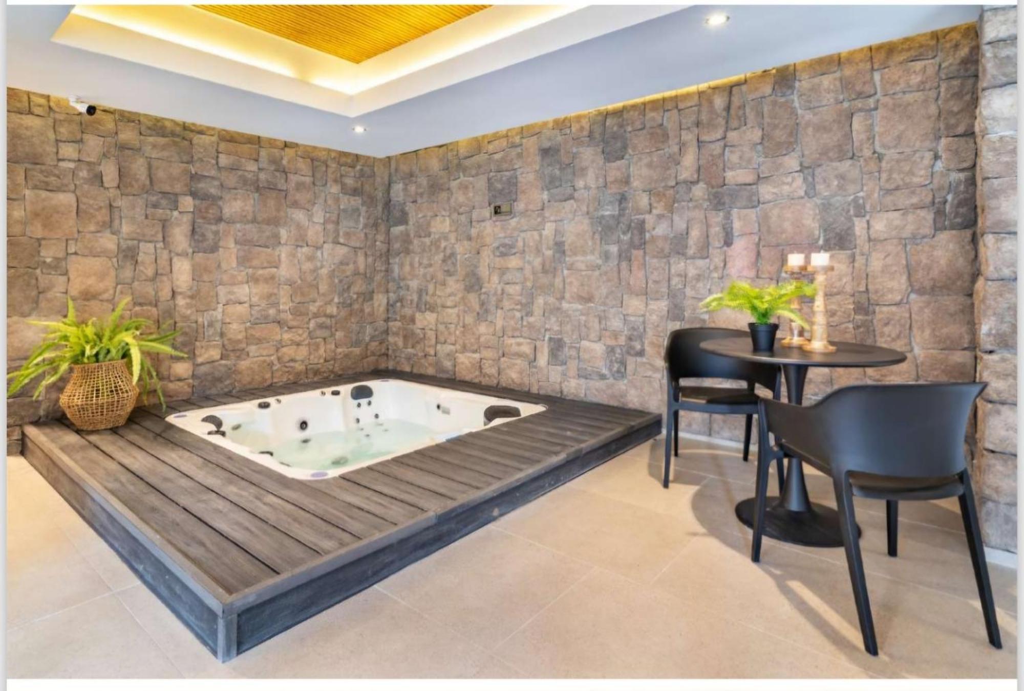 2d And 2 Baths, 4 P, Temperate Pool Apartment *