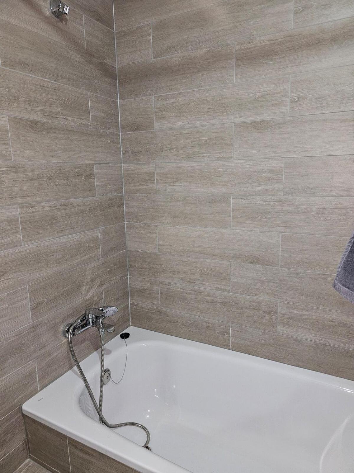 2d And 2 Baths, 4 P, Temperate Pool *